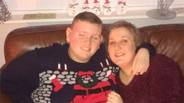 Rhys Leatherbarrow và chị gái Kami. Ảnh: Mirror