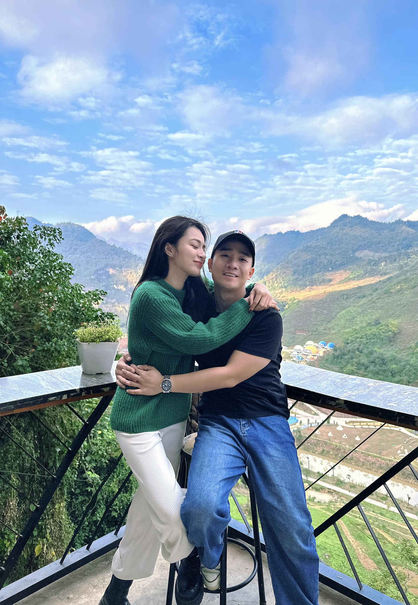 Ngọc Anh - Duy Nam hạnh phúc bên nhau.