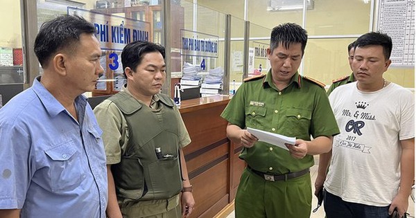 Cơ quan Cảnh sát điều tra công bố lệnh khám xét Trung tâm Đăng kiểm 60-05D