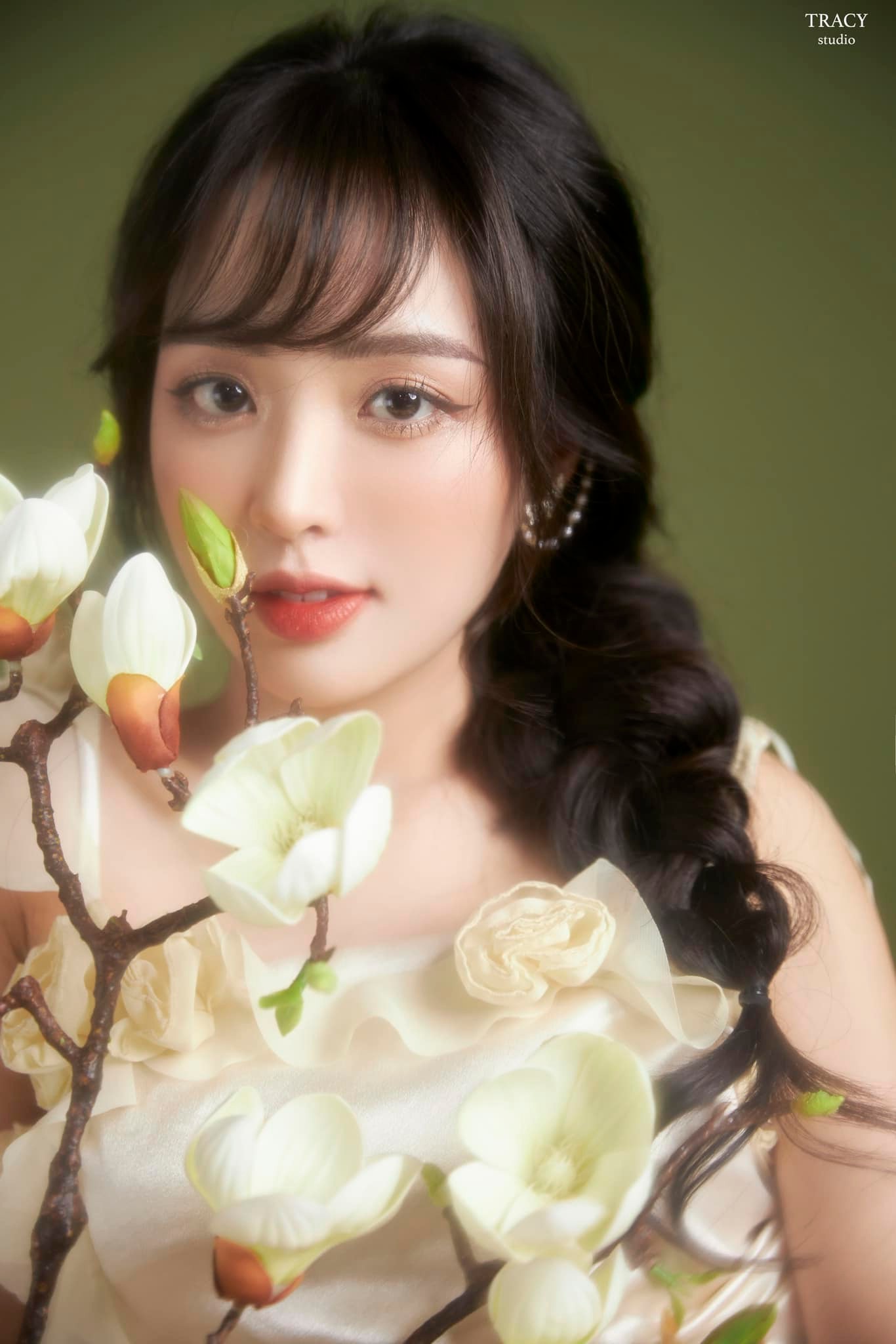 Cô nàng theo đuổi gu thời trang nóng bỏng và táo bạo.