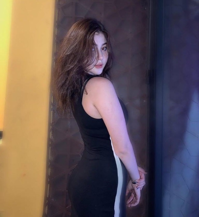 Không khó để bắt gặp những bộ trang phục tôn dáng như thế này của Wilson Nhật Anh.