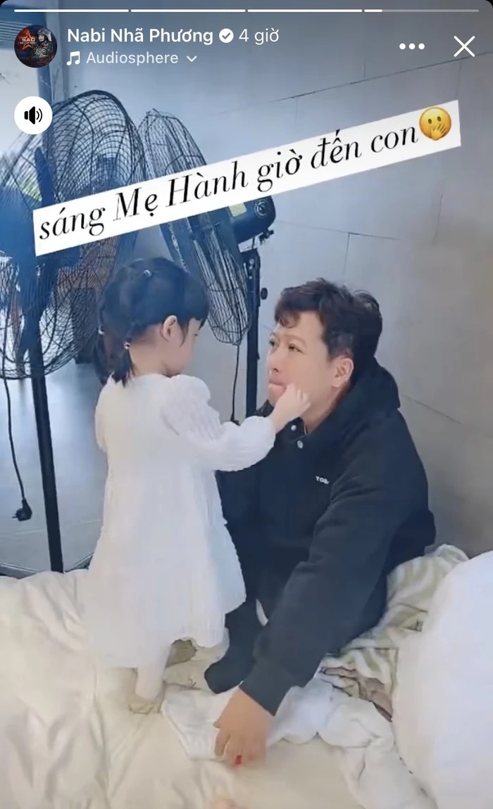 Khoảnh khắc Trường Giang dỗ dành con gái khiến nhiều người vô cùng thích thú