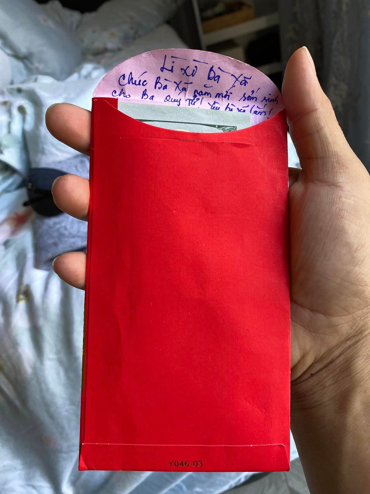 Phong bao lì xì đặc biệt mà Quý Bình dành tặng cho bà xã Ngọc Tiền.