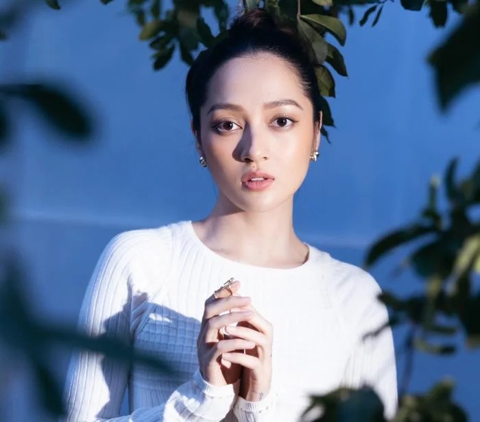 Giữa tin đồn Bảo Anh mang thai, netizen 