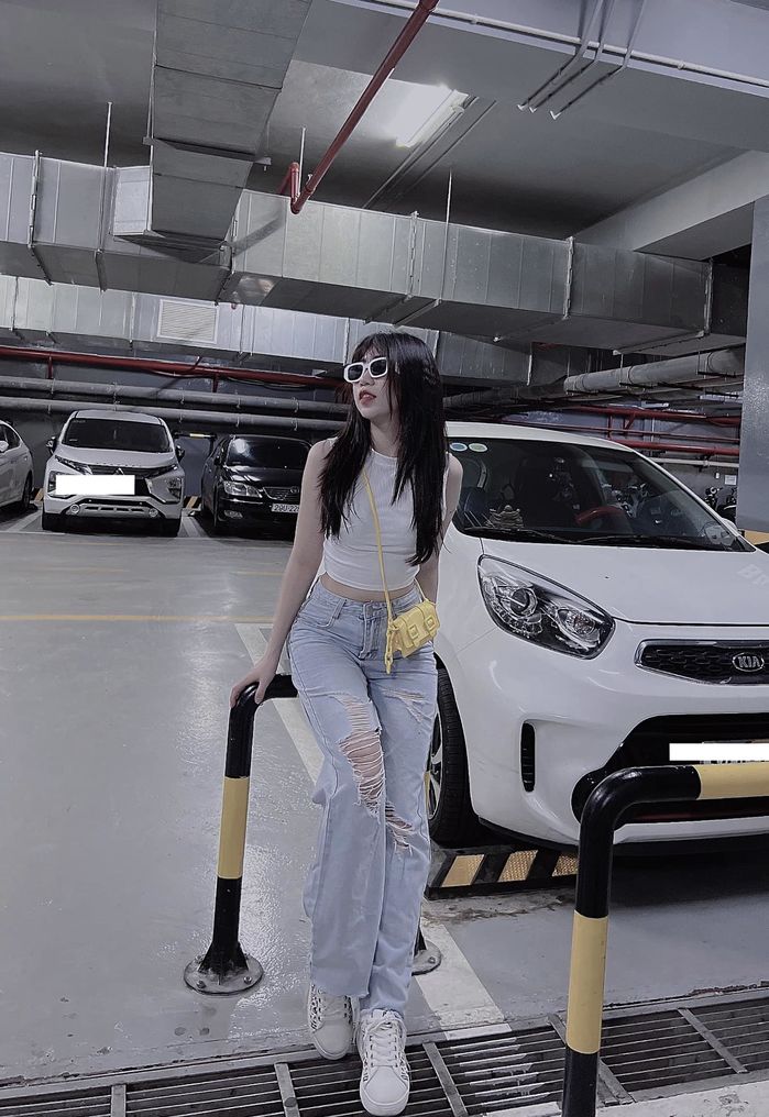 Hiện Văn Toàn đang xuất ngoại và đầu quân chơi vị trí tiền đạo cho câu lạc bộ K League 2 Seoul E-Land của Hàn Quốc. Chân sút 9X đã từng có khoảng thời gian học tiếng Hàn trước đó vì thế anh chàng khá thoải mái trong việc hoà nhập, thích nghi cùng CLB mới.