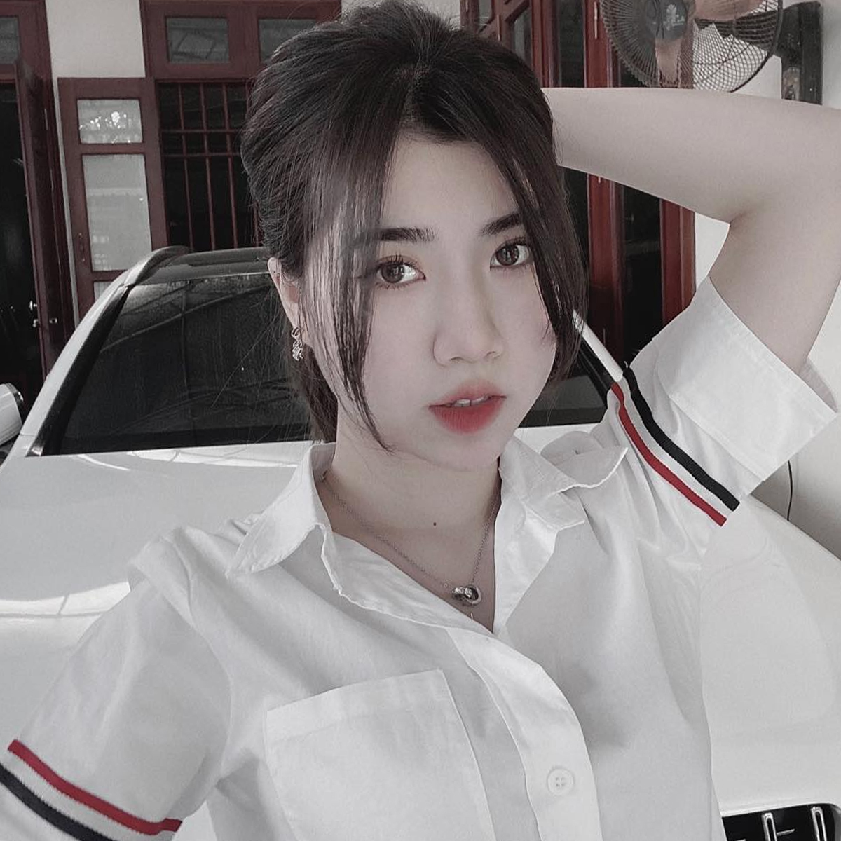 Trước đây Nguyễn Nụ từng là sinh viên theo học ngành dược và có khoảng thời gian làm tại quầy thuốc.