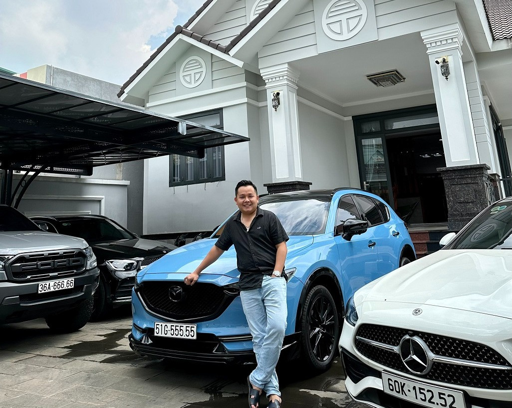 Anh Trọng vừa mua lại chiếc Mazda CX-5 từ chủ xe ở Đồng Nai. 