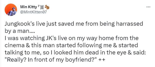1 cô gái tiết lộ rằng Jungkook vô tình cứu mình thoát khỏi vụ quấy rối