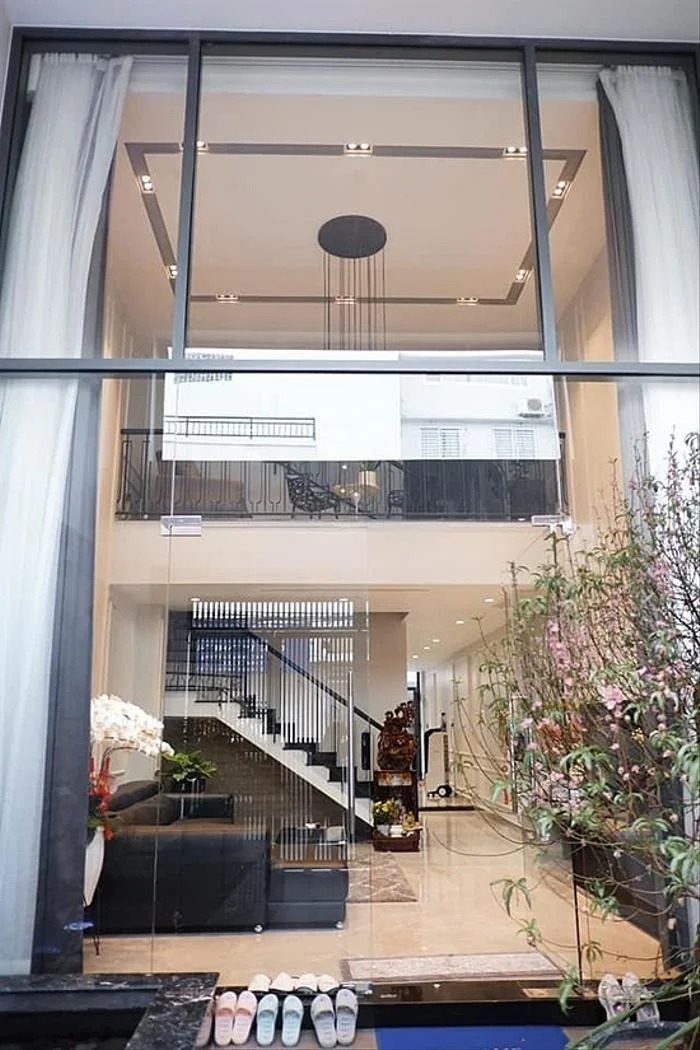 Bảo Anh đã đích thân trang hoàng và sắm sửa hàng loạt nội thất cao cấp trước khi đón mẹ về sinh sống.