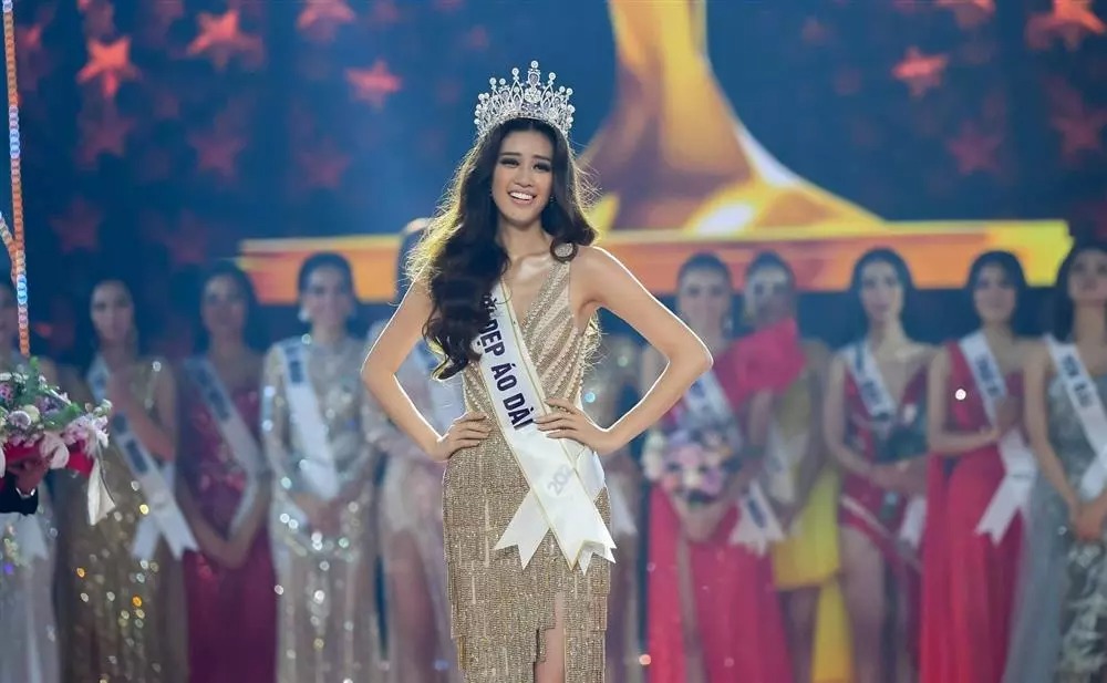 Trước khi đăng quang Hoa hậu Hoàn vũ Việt Nam 2019, Khánh Vân từng thử sức tại nhiều sân chơi và hoạt động với vai trò người mẫu. Cô từng đoạt giải Bạc Siêu mẫu Việt Nam 2018.