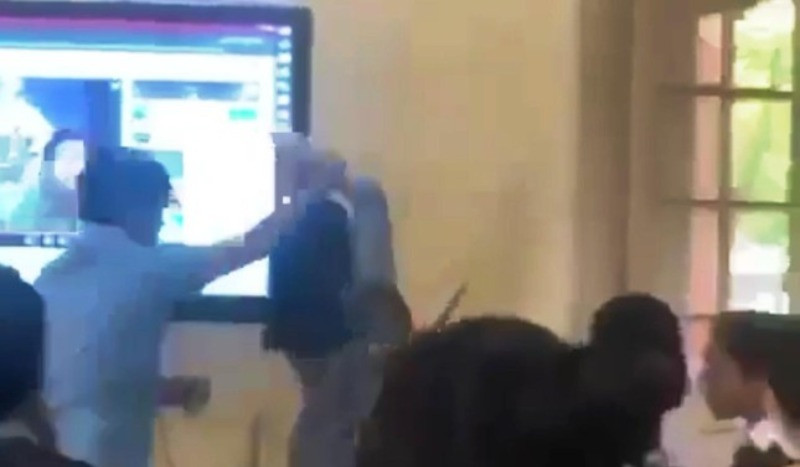 Nữ giáo viên Hồ Thị Tâm từng bị nam đồng nghiệp khoá tay....