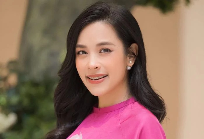 Ca sĩ Ngọc Mai liên tục vướng phải những ồn ào thời gian gần đây.