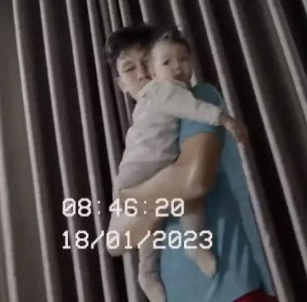 Sở dĩ cầu thủ Quế Ngọc Hải thích dọn nhà và chăm con như vậy bởi đặc thù nghề nghiệp khiến anh thường xuyên phải đi xa nhà.