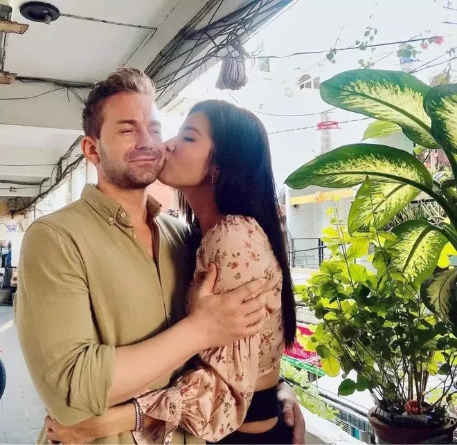 Minh Tú và bạn trai người Đức.