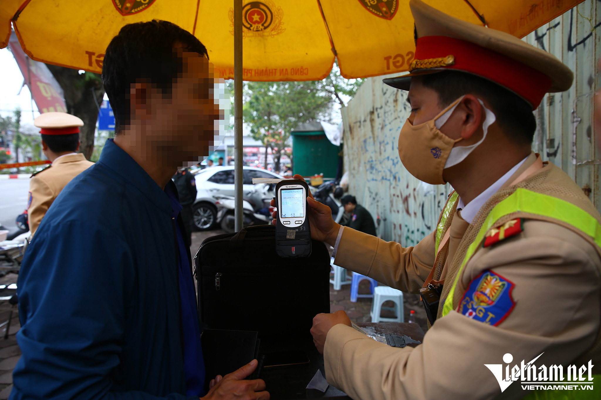 Các tài xế sẽ phải kiểm tra định lượng nếu phát hiện có cồn.