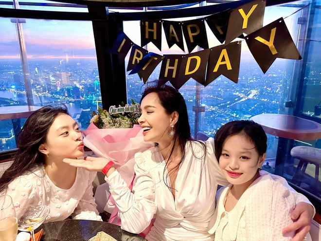 Thuý Hạnh có cuộc sống bình yên, hạnh phúc bên chồng và 2 con gái đáng yêu