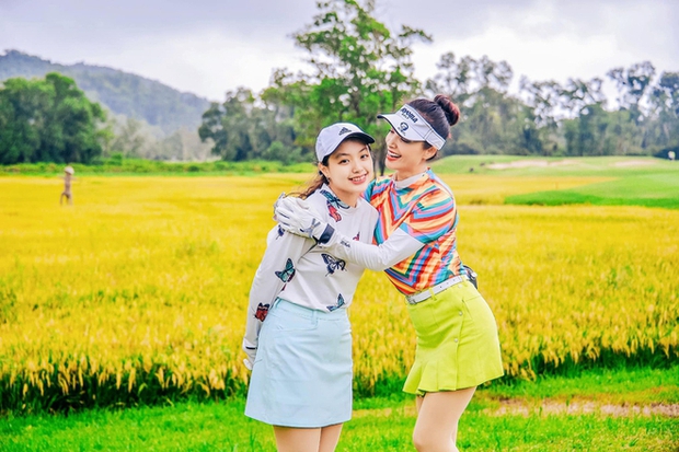 Nhóc tỳ được cho chơi golf, Suti và chị gái từng chiến thắng giải 