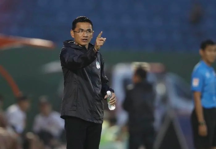 Kiatisuk là huyền thoại của bóng đá Thái Lan. Ảnh: Anh Đồng