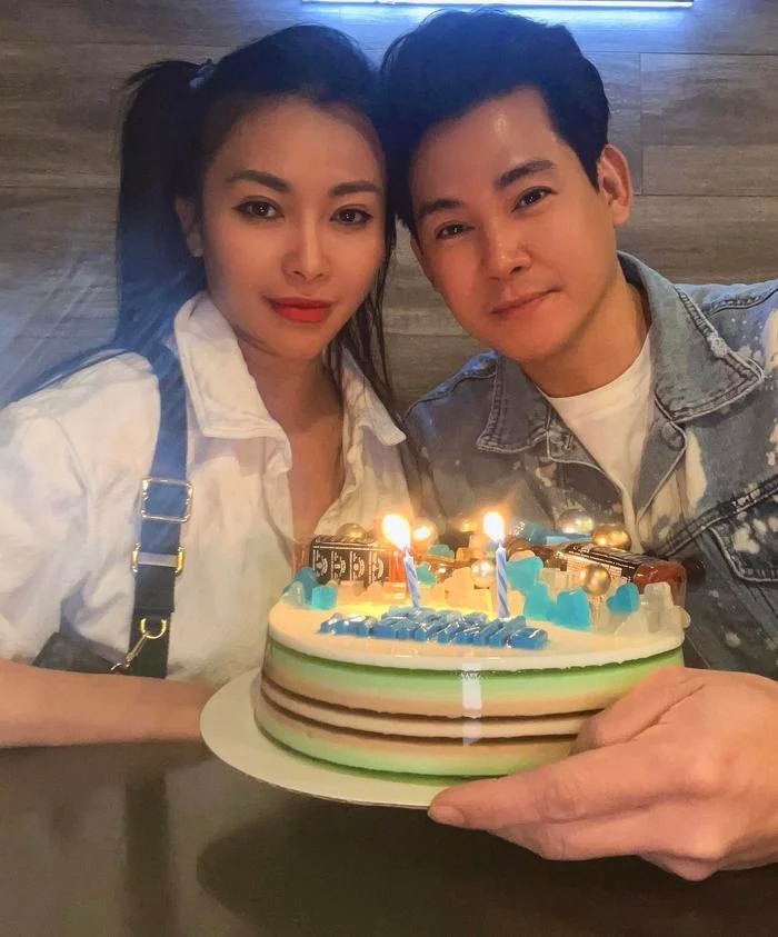 Phùng Ngọc Huy tình tứ bên bạn gái tin đồn