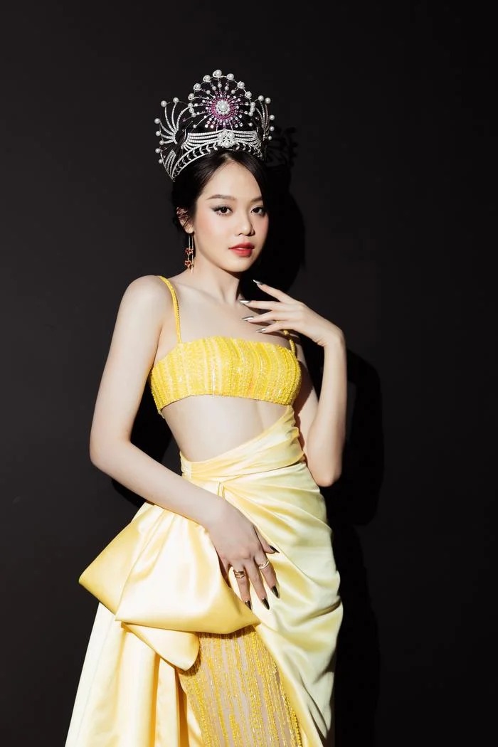 Đăng quang cuộc thi nhan sắc lớn và lâu đời nhất tại Việt Nam, chắc hẳn Thanh Thủy cũng gặp phải một vài áp lực vô hình khi bị so sánh với các đàn chị đi trước. Tuy nhiên, khán giả đã đón nhận nàng hậu trẻ tuổi và dành cho cô những lời khen có cánh về nhan sắc cũng như vóc dáng.