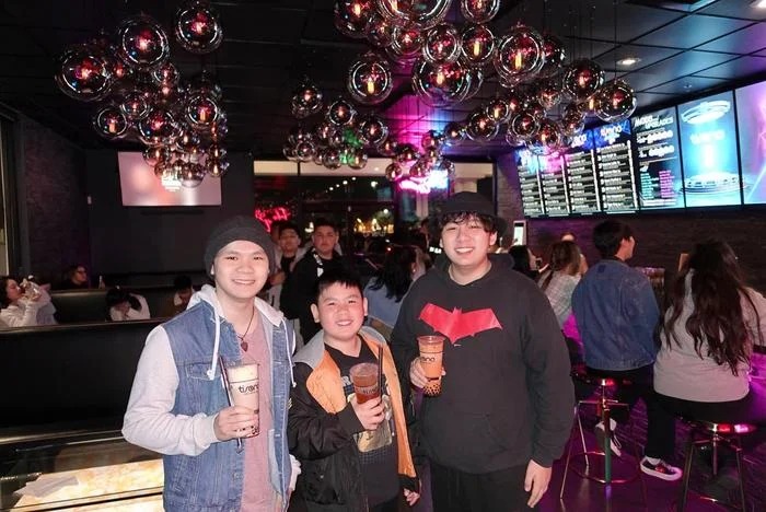 Trizzie Nguyễn đưa các con đi chơi dịp cuối tuần.