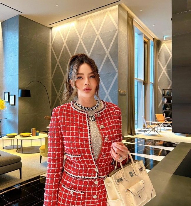 Nữ diễn viên sẽ có hành động pháp lý với người yêu cũ sau khi vạch trần đường dây đánh bạc trực tuyến của anh ta.