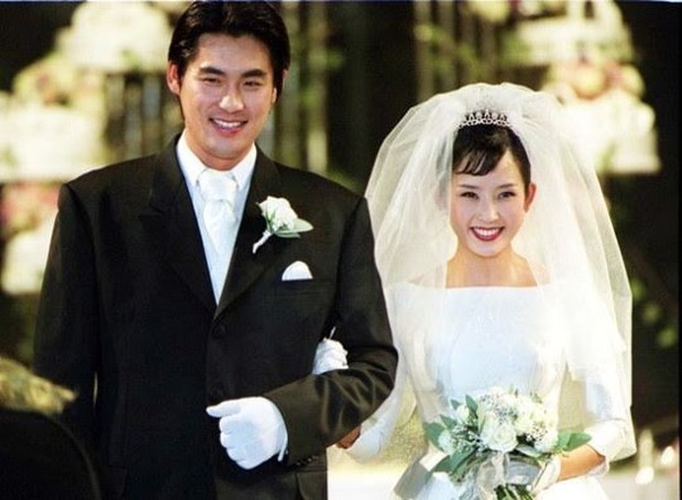 Choi Jin Sil rạng ngời trong hôn lễ cùng Cho Sung Min