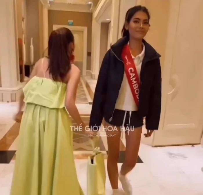 Vài ý kiến khắt khe cho rằng các thí sinh đang làm lố và làm mất đi tính chất của cuộc thi sắc đẹp.