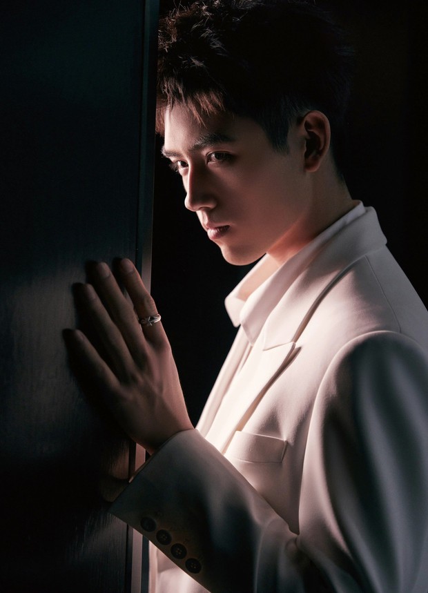 Chiều tối cùng ngày, phòng làm việc của Trần Phi Vũ xác nhận hình ảnh lan truyền là thật, đồng thời cho biết cả hai yêu nhau khi còn độc thân. Loạt hình ảnh hưởng đến quyền riêng tư của Trần Phi Vũ và cô gái họ Hồ. Phía sao nam sẽ khởi kiện hành vi xâm phạm quyền riêng tư theo pháp luật