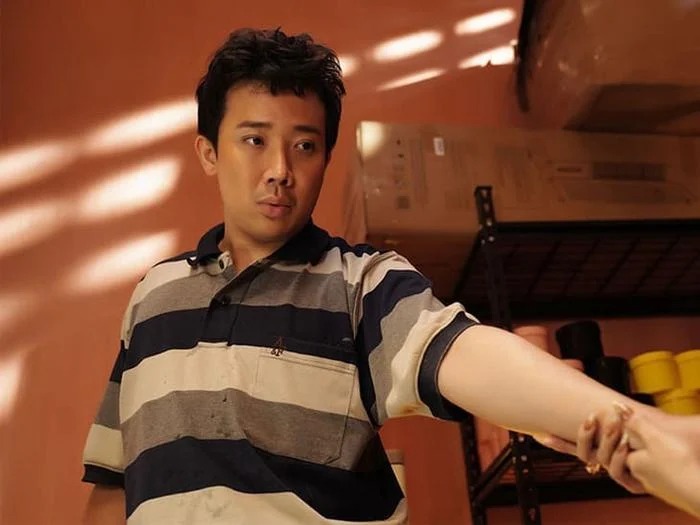 Trấn Thành trong Nhà Bà Nữ, phim điện ảnh đang mang về doanh thu hơn 400 tỷ đồng và hứa hẹn sẽ còn tăng trong thời gian tới.