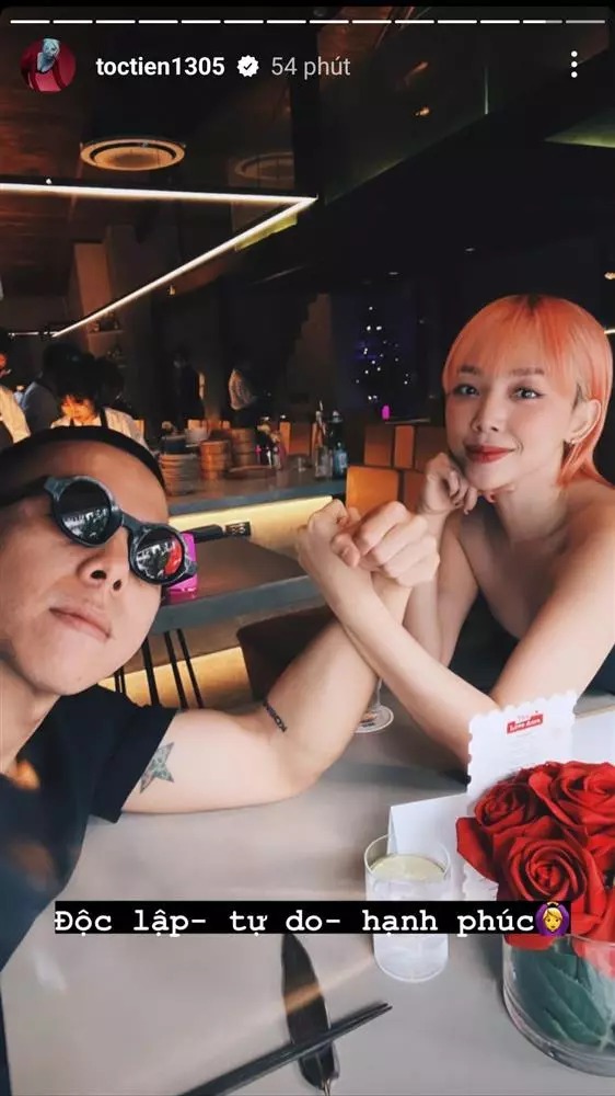 Không hoa quà nhưng Tóc Tiên - Hoàng Touliver vẫn khiến người hâm mộ thích thú với khoảnh khắc tận hưởng Valentine bên nhau.