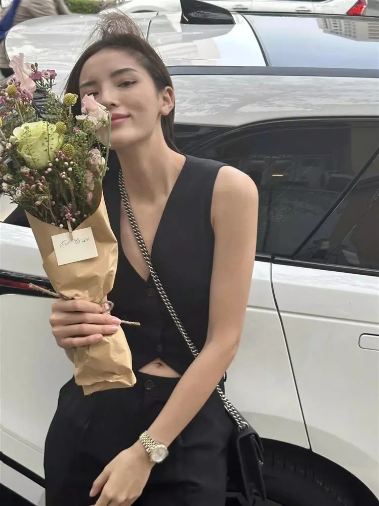 Hoa hậu Kỳ Duyên hân hoan: 