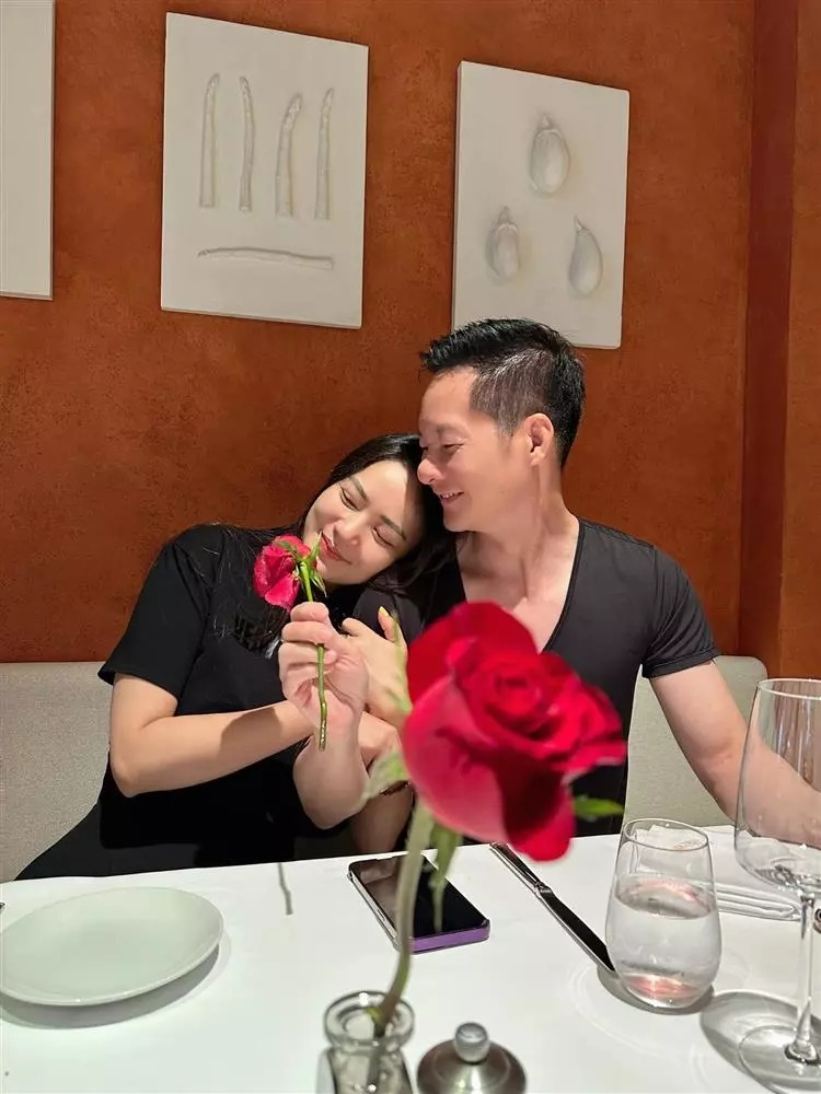 Phan Như Thảo tận hưởng giây phút ngọt ngào ngày Valentine bên chồng con ở Thái Lan.