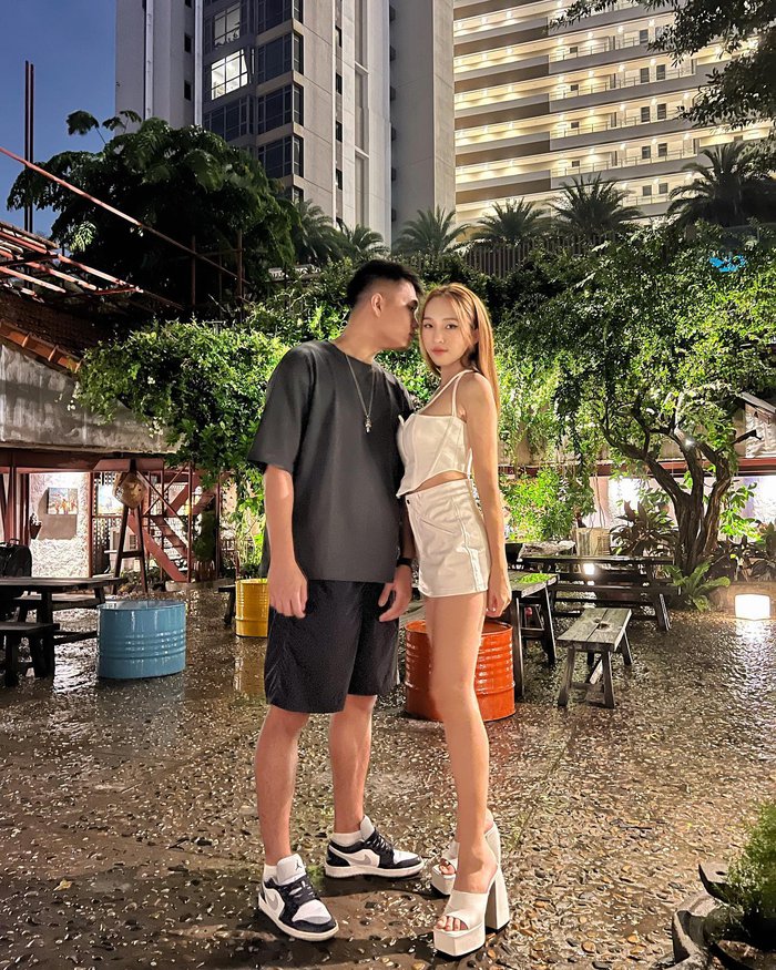 Nhiều năm bên nhau nhưng cả hai vẫn dành cho đối phương tình cảm ngọt ngào, lãng mạn