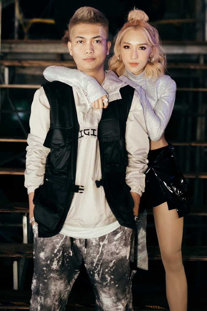 Big Daddy và Emily quen biết và yêu nhau khi còn là những gương mặt trẻ trong cộng đồng Underground