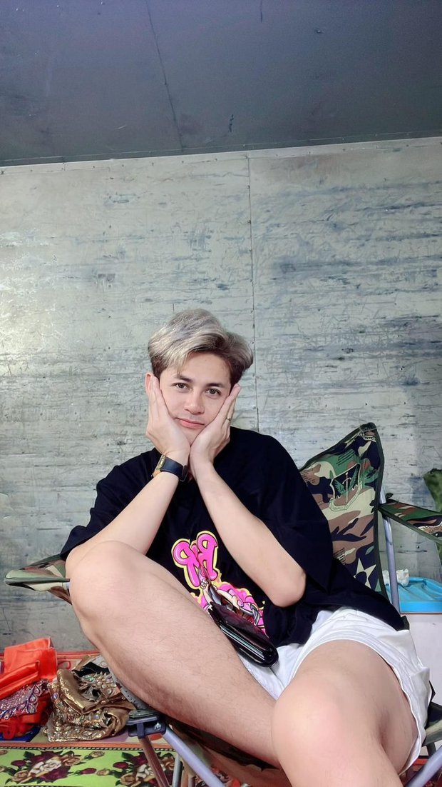 Một số hình ảnh ngoài đời khác của nam ca sĩ