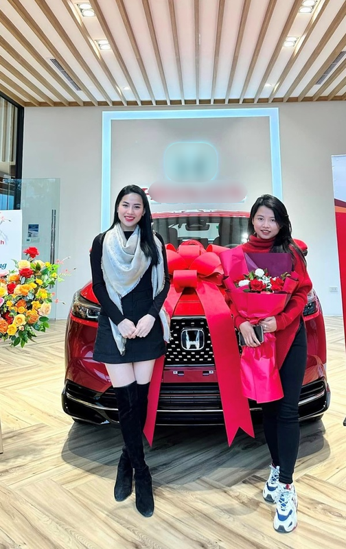 Với sự cần cù, chăm chỉ và quyết liệt trong công việc Youtuber Võ Hà Linh đã gặt hái được rất nhiều thành tựu đáng nể trong năm vừa qua.