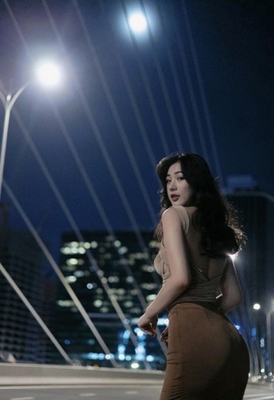 Ngoài ra, hot girl sinh năm 1994 còn cho biết thêm, để tập vòng 3 có kết quả tốt nhất, thì nên tập vào 1 buổi riêng vì việc tập nhiều nhóm cơ cùng một lúc sẽ khiến cho bạn khó có thể đạt được hiệu quả như mong muốn.