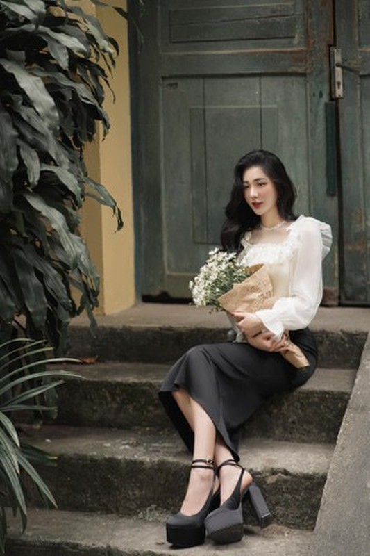 Để tập phần thân dưới hiệu quả, Huyền Trân áp dụng cả những bài tập mông tạ đòn, cơ đùi trước, cơ đùi sau, cơ mông trên và cơ mông dưới.