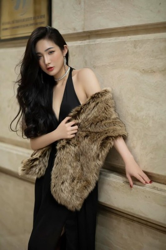 Ngoài kinh doanh lĩnh vực spa và làm đẹp, Huyền Trân còn hoạt động với vai trò là người mẫu tự do.