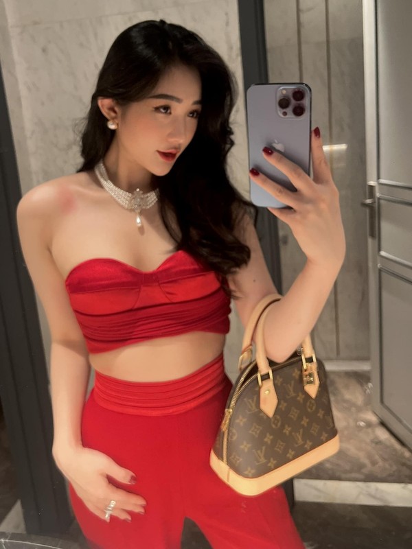 Nói về một trong những bộ phận mà Huyền Trân cảm thấy tự tin nhất trên cơ thể, chắc chắn là vòng 3.