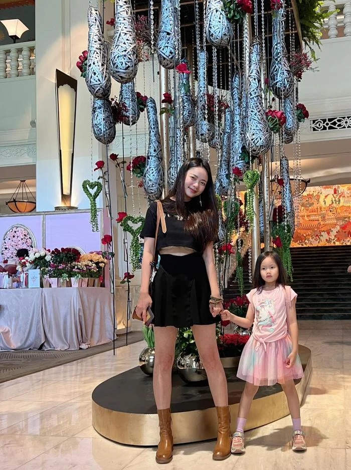 Phan Như Thảo tự tin khoe vòng eo thon gọn.