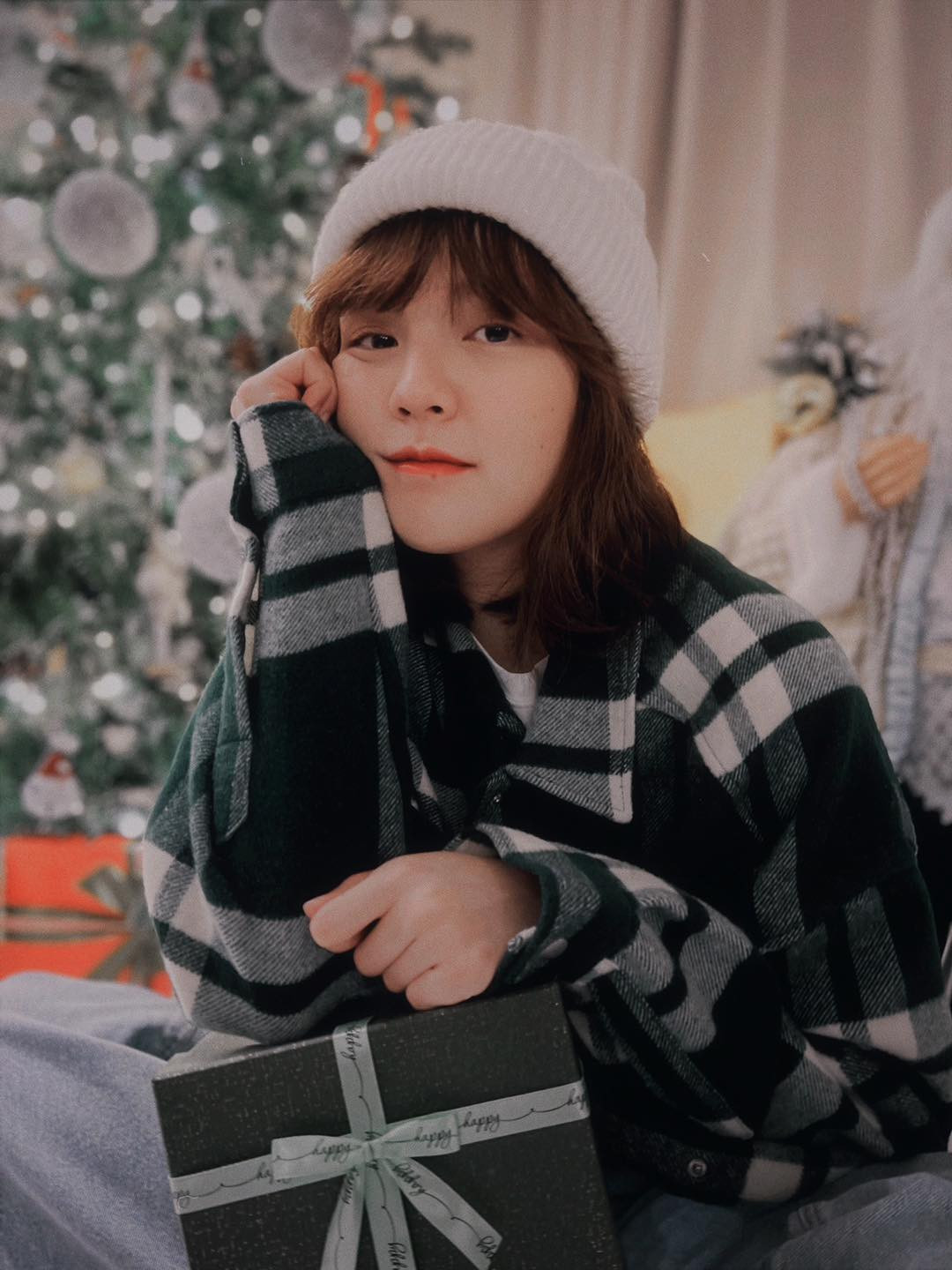 Gương mặt ngây thơ thu hút người đối diện.