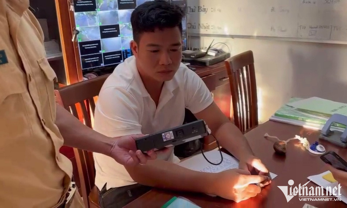 Bị can Nguyễn Văn Tuấn tại cơ quan công an khi bị mời làm việc. Ảnh: Quang Hưng