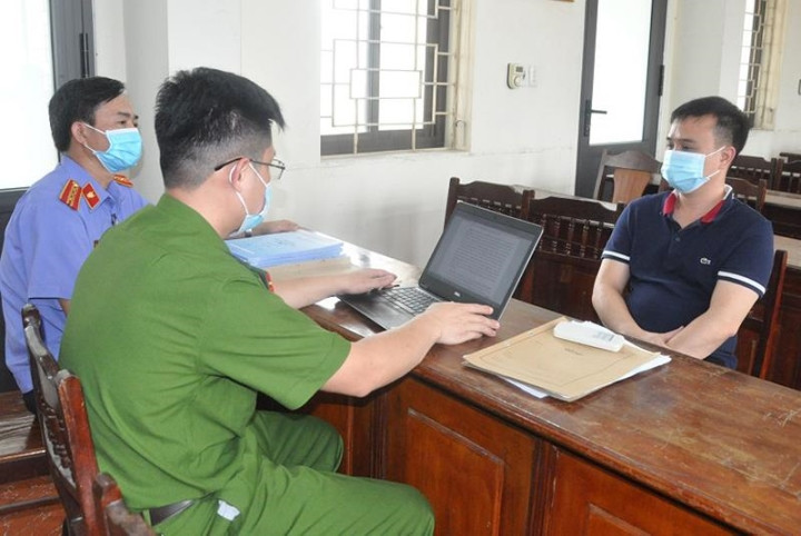 Bùi Văn Tú tại làm việc với cơ quan công an. Ảnh: CACC