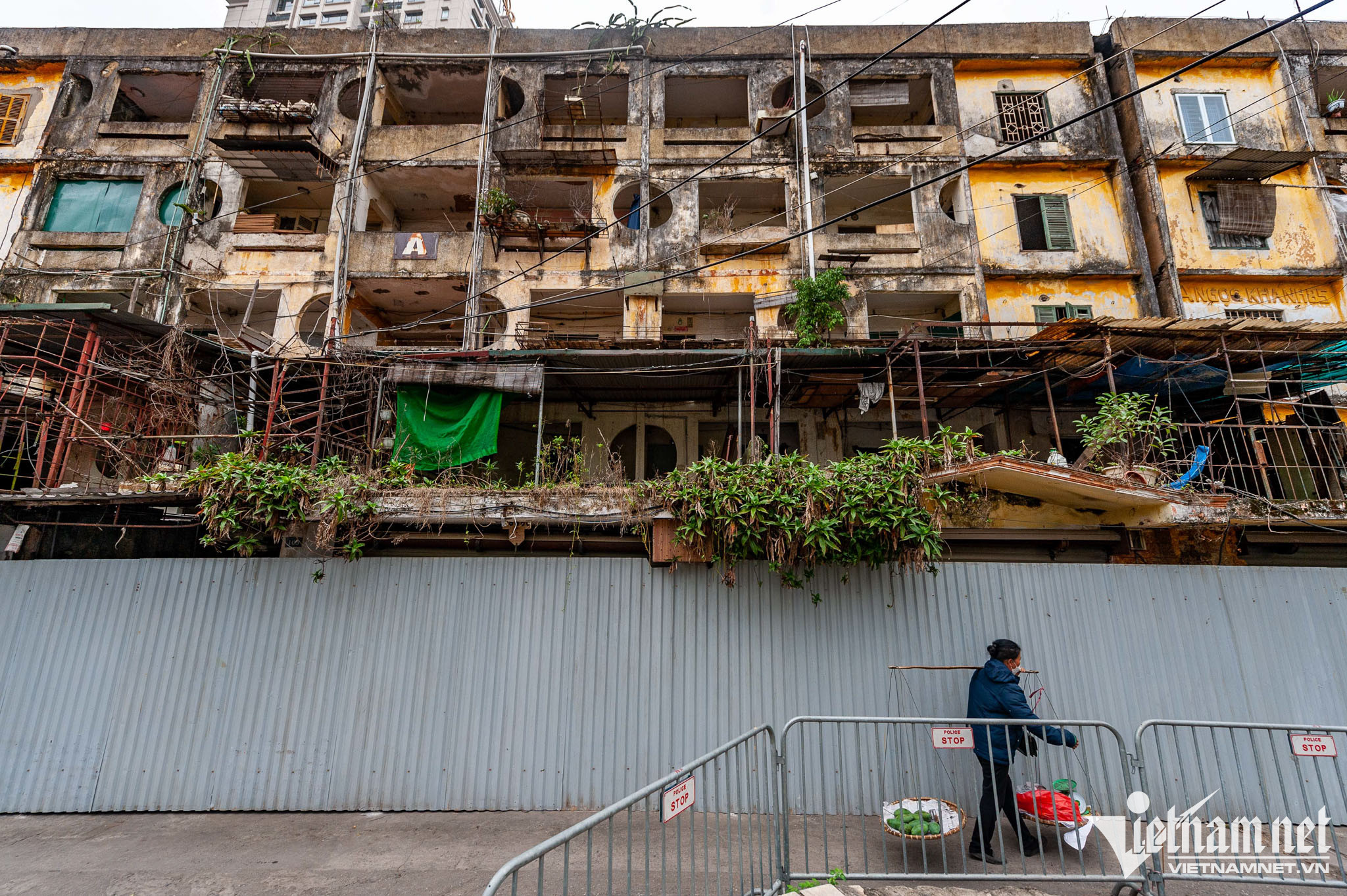 Cũng tại phường Giảng Võ, khu tập thể Ngọc Khánh là một trong nhiều chung cư cũ nằm trên 