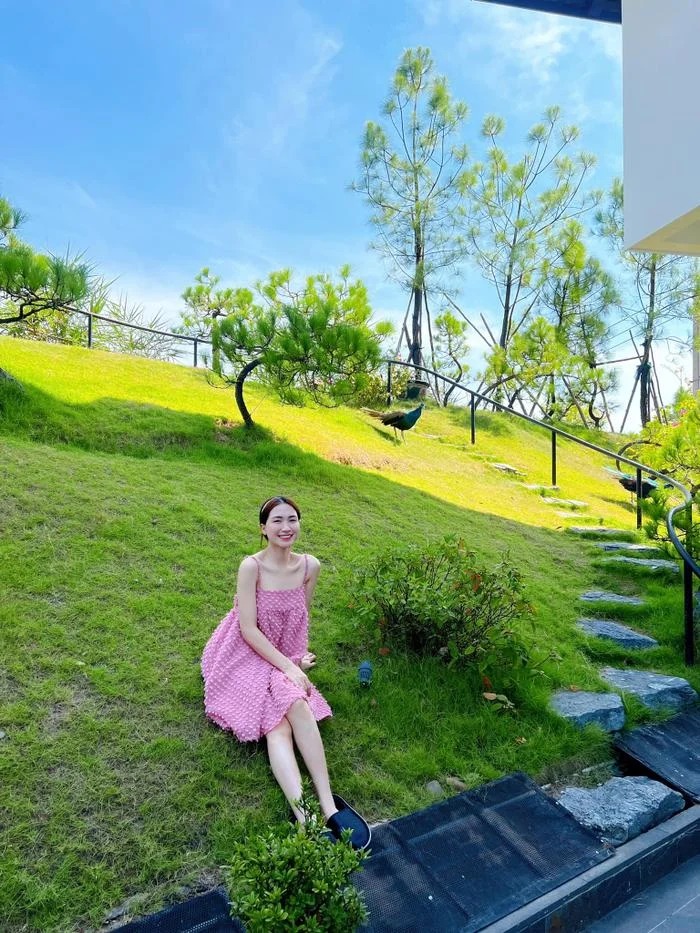 Hòa Minzy khoe mặt mộc khiến ai cũng trầm trồ.