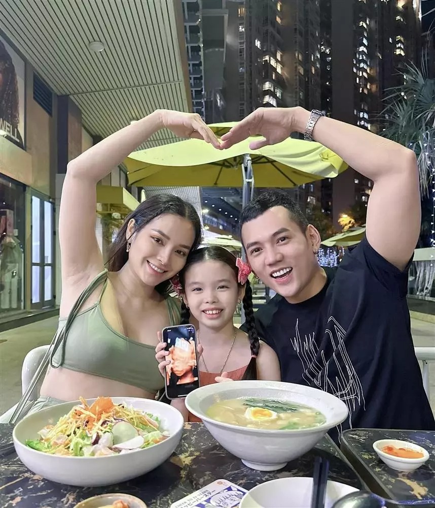 Tổ ấm hạnh phúc của Phương Trinh Jolie và Lý Bình.