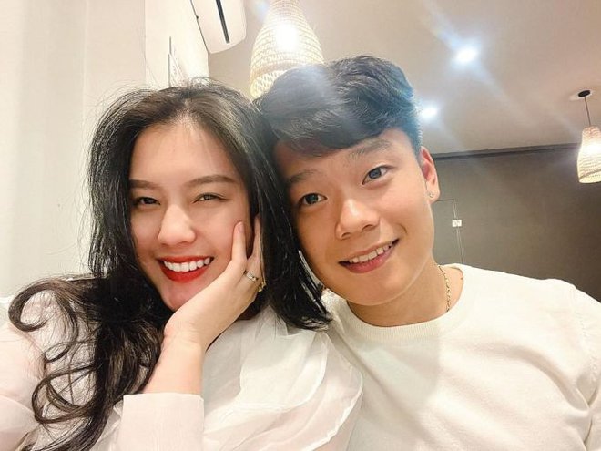 Vợ chồng Hà Đức Chinh - Mai Hà Trang và vợ chồng Thành Chung - Tố Uyên