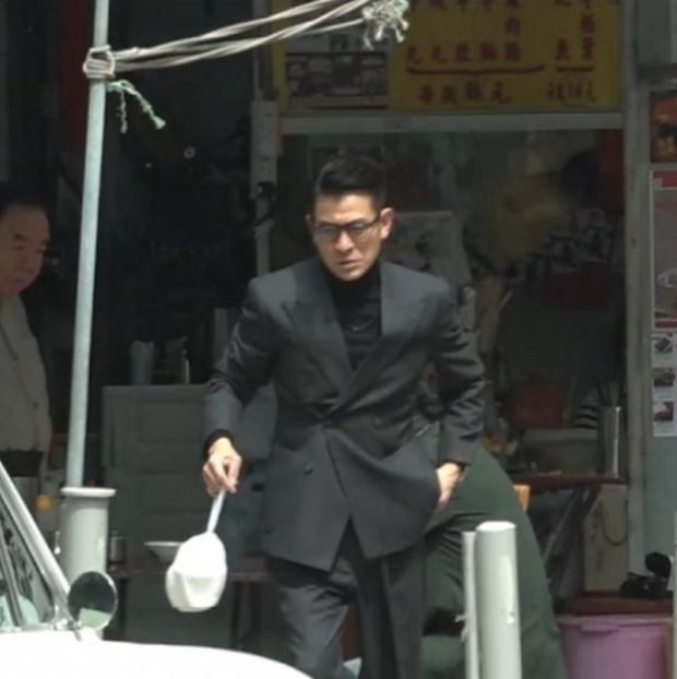 Không chỉ sở hữu vẻ ngoài phong độ mà siêu sao Hong Kong còn khiến nhiều người bất ngờ với vóc dáng ngoài đời vẫn rất 